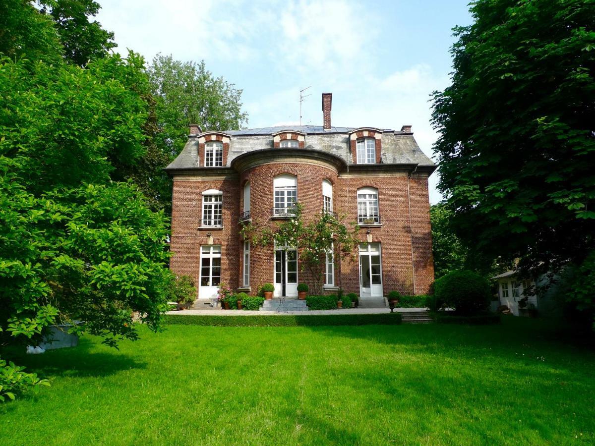 Queen Christine Villeneuve-d'Ascq Exterior photo